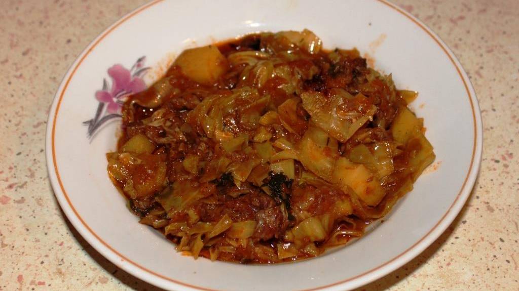 Капуста с тушеной говядиной и картофелем в мультиварке. Прекрасный ужин. смотреть онлайн