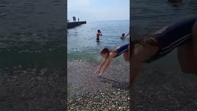 🏝 Прыжок на камнях - самое лучшее развлечение! 🏄🏼♀️ Ходили на море?) смотреть онлайн