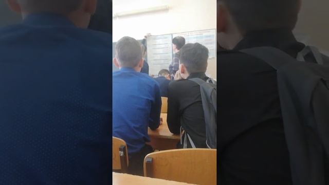 Школьники сломали стену 2 часть смотреть онлайн