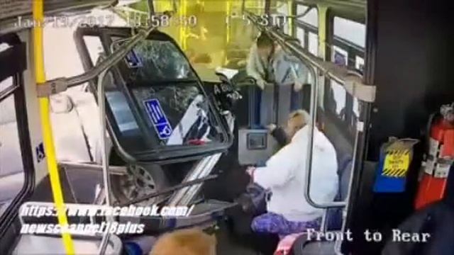 Avto Qəza Maşın Avtobusa Girir
