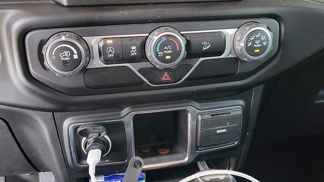 2020 Jeep Wrangler a/c cluster knobs issue смотреть онлайн