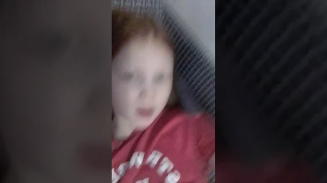 ярко жёлтые очки два сердечно на брелке развесёлые зрачки, районы кварталы жилые массивы я ухожу. смотреть онлайн
