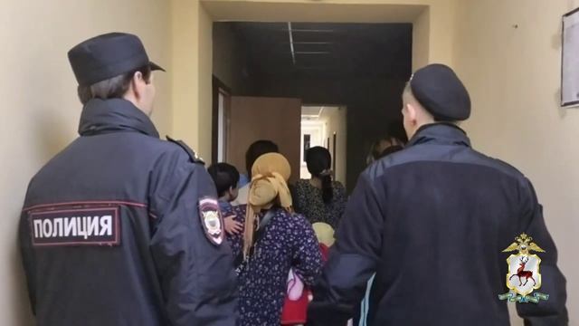 Полицейские провели рейд по выявлению нарушений в сфере миграции в Нижнем Новгороде. смотреть онлайн