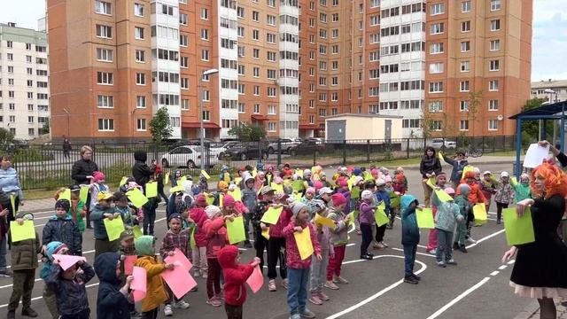 Флешмоб "Бумажный оркестр". День защиты детей смотреть онлайн