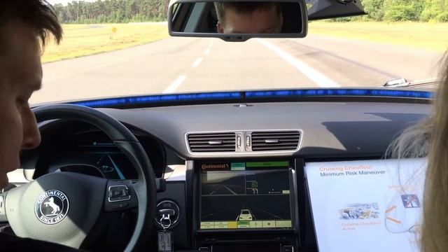 # 2 Dr. Fochler driving #Continental Cruising Chauffeur technology #IAA2017 #iaamesse #worldpremier смотреть онлайн