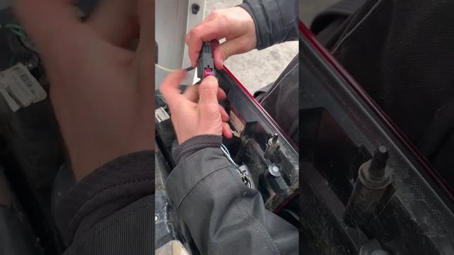 Dodge Caravan LED tail light replacement смотреть онлайн