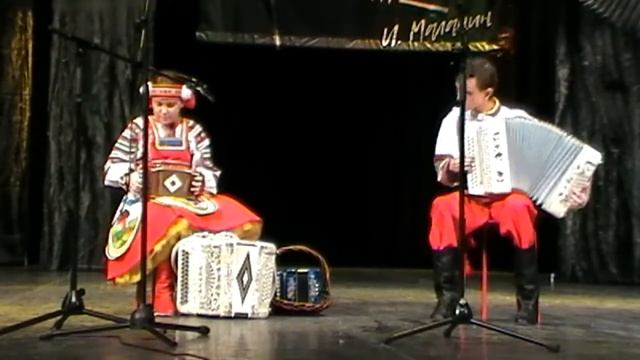 Дуэт гармонистов: Миша и Алина ХЛЕБНОВЫ. Новосибирск смотреть онлайн