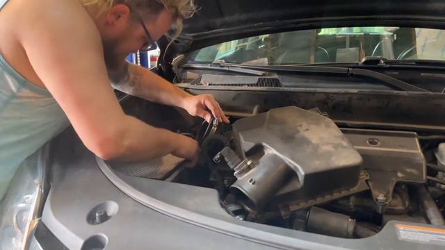 Change air filter 3.6L Chevy gmc Cadillac 2009-2016 смотреть онлайн