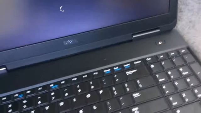 My Laptop Broke смотреть онлайн
