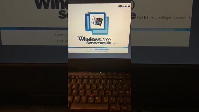 IBm Thinkpad 390 Booting into Windows 2000 смотреть онлайн