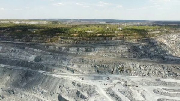 Карьер в городе Асбест