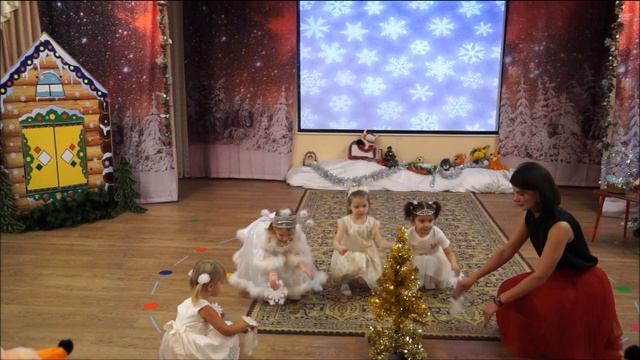 Танец Снежинок и игра со Снеговиком/младшая группа смотреть онлайн