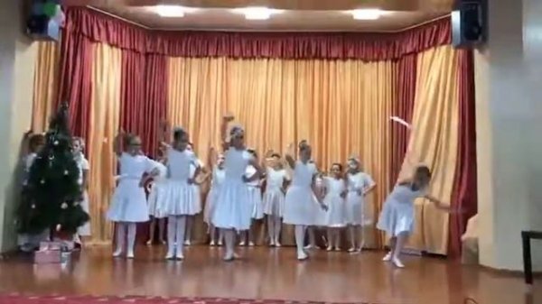 Новогодний танец