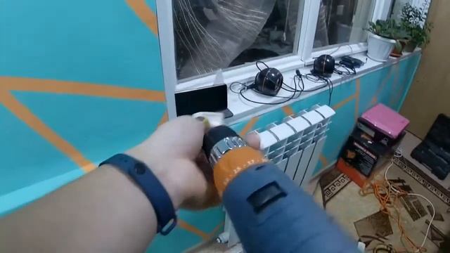 установка и подключение батареи смотреть онлайн