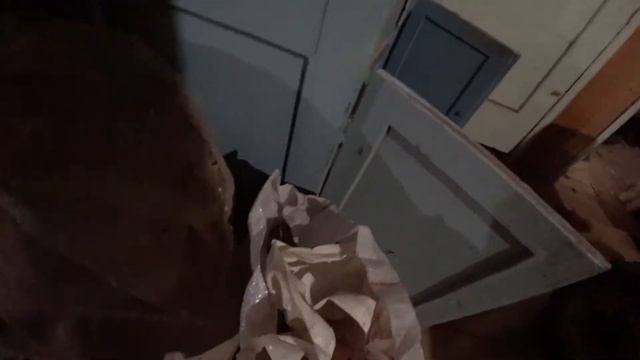Заехали гости с Афанасьево, пытаюсь отрыть дверь на задний двор смотреть онлайн