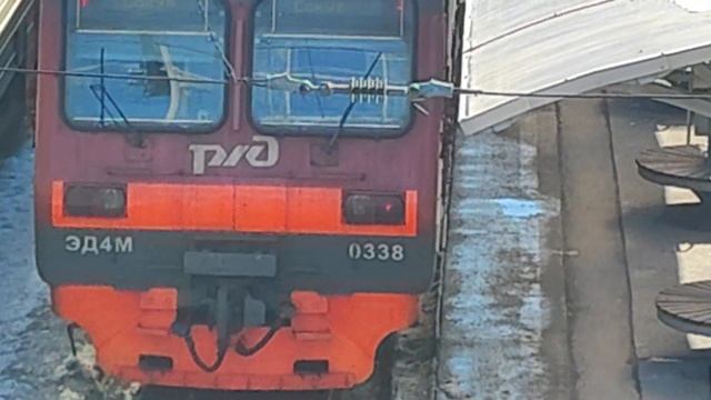 Электропоезд ЭД4М-0338 отправляется со станции Новосибирск-Главный смотреть онлайн