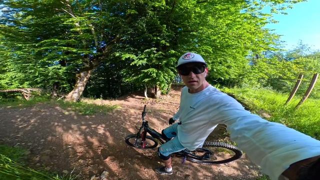 3 июня 2024 в Байк парке и Эсто-Хребте с Ахиллом🎵🚵♂️ и Всемирный день велосипеда🔝 смотреть онлайн