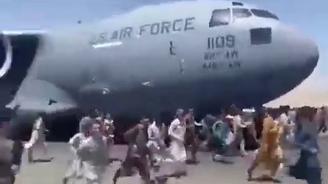 Unbelievable scenes at kabul Airport😐 | Afganistan Update | Taliban | Airport view смотреть онлайн