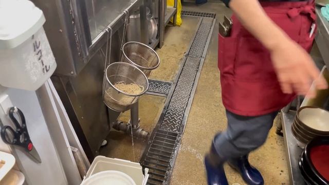 【Udon うどん】Refilling Is Free As Many Times As You Want. Do You Wanna Try?:)  Japanese Street Food 우동