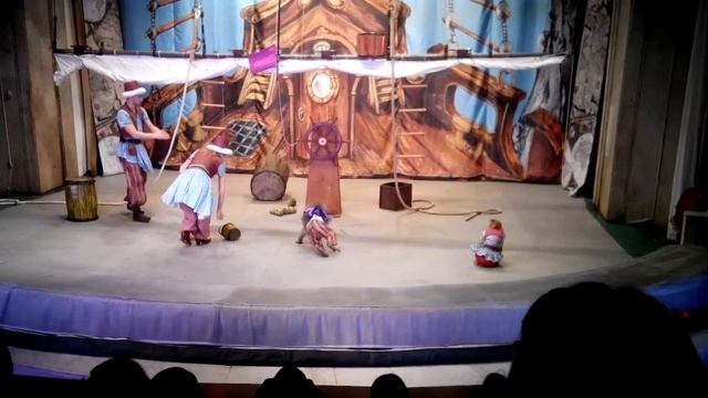 Куда же сходить на действительно Яркое, запоминающее НГ представление. Мой ответ:Уголок Дурово!