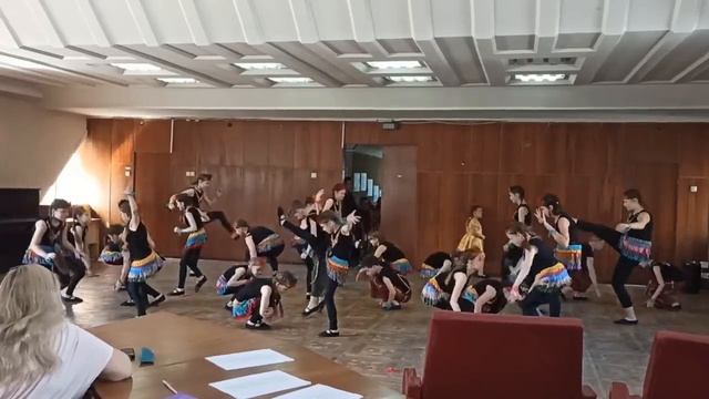 танец Охотники и Солнышко группы Серпантин 2023год смотреть онлайн