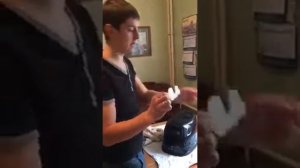 Приклеивание наклейки на колпак лодочного мотора.