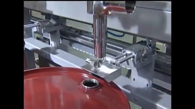 Упаковочная машина для упаковки сливочного масла, жидкости в бочки по 200 л. смотреть онлайн