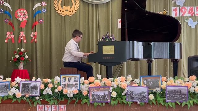 ПРАЗДНИЧНЫЙ КОНЦЕРТ ''МУЗЫ ВЕЛИ В БОЙ'' смотреть онлайн
