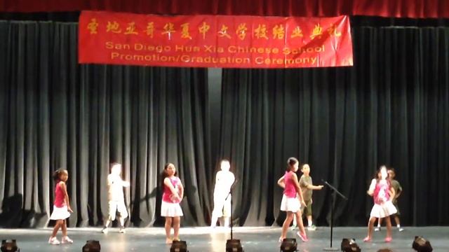 Huaxia Chinese school 2014-15 graduation ceremony: you are my little apple SaraW смотреть онлайн