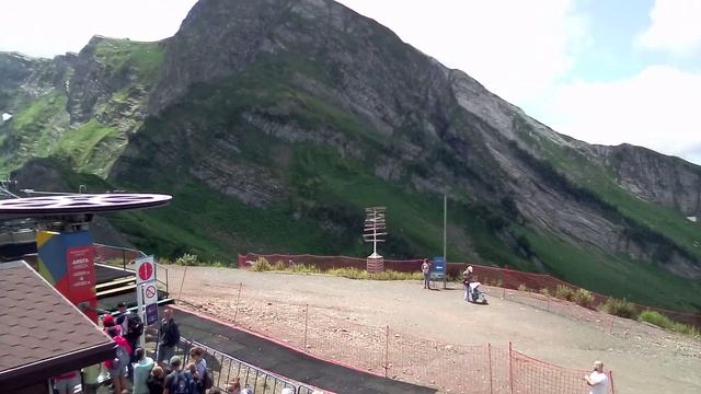 Высота 2050. Очередь на канатную дорогу смотреть онлайн