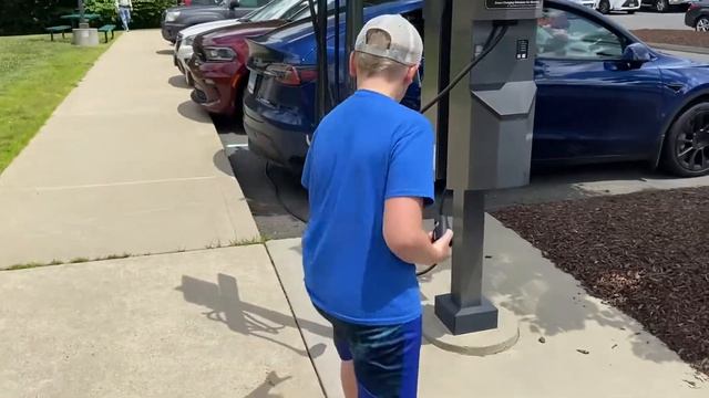 Charging our Tesla at FREE Public EV Charger смотреть онлайн