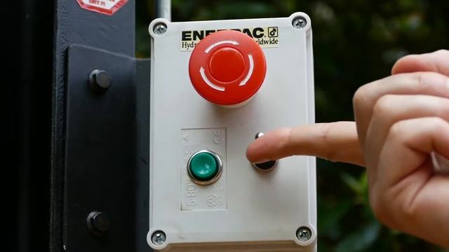 ЭКСПЕРИМЕНТ: ГИДРАВЛИЧЕСКИЙ ПРЕСС против НУТЕЛЛЫ! смотреть онлайн