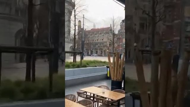 Nearby Buildings Evacuated During Hostage Situation at Apple Store in Amsterdam смотреть онлайн