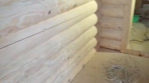 Пример монтажа скрытой электропроводки в деревянном доме из бревна