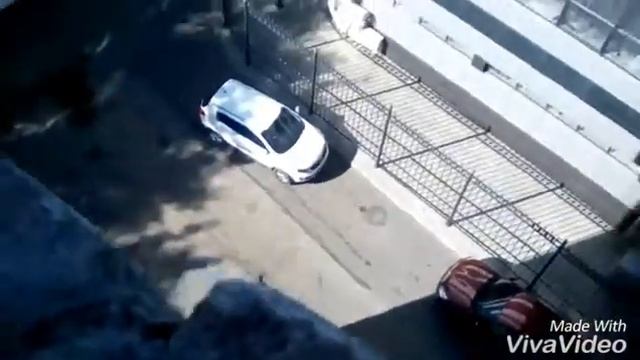 Кувалда против двух моделей разных размеров смотреть онлайн