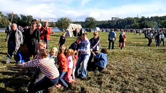 2011.09 Коломенское – перетягивание каната смотреть онлайн