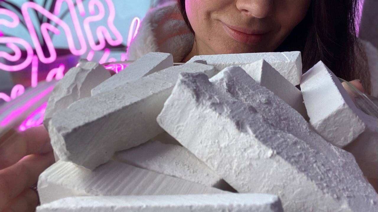 ASMR crunch of Sawn chalk💦 in paste_ 💦Пиленый мел в пасте❤️_🔥#asmr #crunchysounds #eatingsounds смотреть онлайн