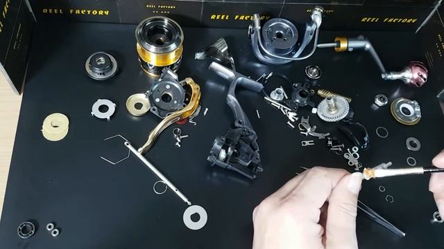 ♡릴팩토리♡ 다이와 12 토너먼트 2500HLBD (DAIWA 12 TOURNAMENT 2500HLBD MAINTENANCE , SPINNING REEL OVERHAUL) смотреть онлайн