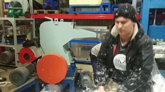 Дробилка для стрейч плёнки, с моющим шнеком. смотреть онлайн