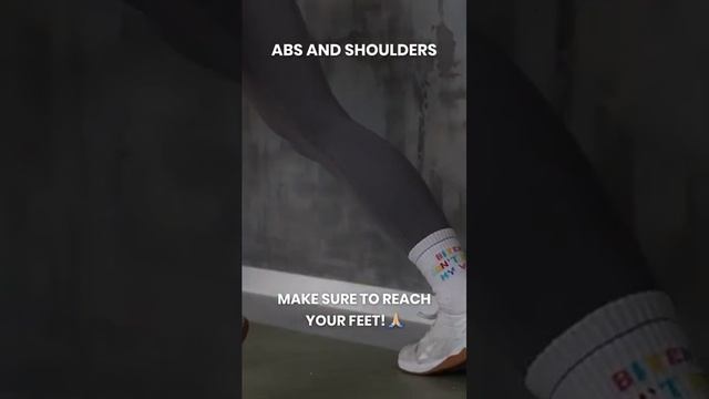 Keep your back straight and core tight! ���� #abs #shoulderworkout
