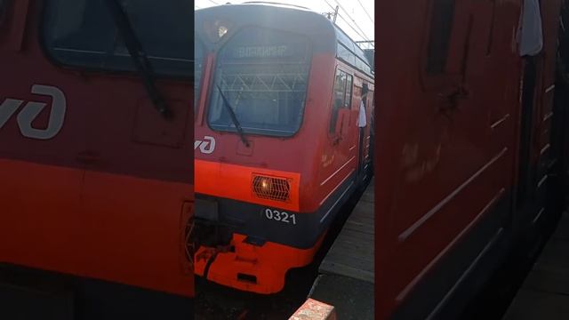 "ЭД4М-0330 переходит по стрелке!" Электропоезда ЭД4М-0330,ЭД4М-0321 на станции Павловский.Посад. смотреть онлайн