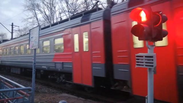 Электропоезд ЭД9Э-0020 с сообщением 