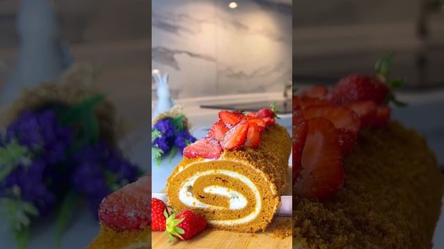 МЕДОВЫЙ РУЛЕТ Пористый бисквит с ярким медовым вкусом и нежный сырно - сметанный крем. смотреть онлайн