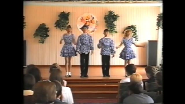 Течет ручей (театр песни "Скворушка") - 2000 г. смотреть онлайн