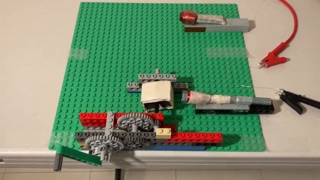 Lego generator lights an LED смотреть онлайн