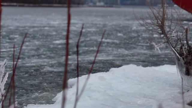 1.12.22 Icy Shore from Cinematic Clips-Apple Devices 4K (HEVC 10-bit, HLG, Dolby Vision 8.4).m4v смотреть онлайн