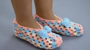 Вязаные тапочки крючком из бабушкиного квадрата, которые вы можете связать за вечер #тапкикрючком