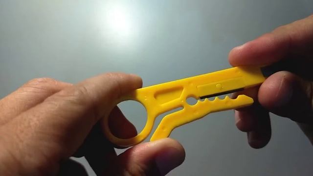 Network UTP Cable Stripping Tool смотреть онлайн