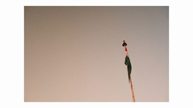 Mysore Street Photography with the Fuji X-E4 - "The Railway" смотреть онлайн