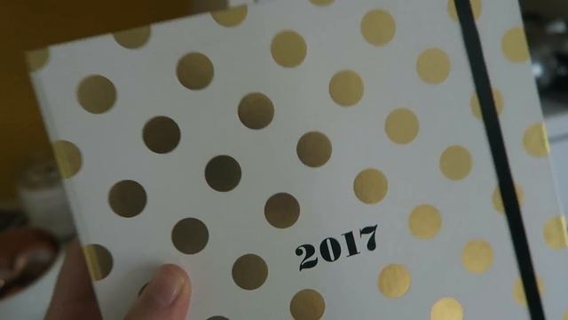 SHE'S STANDING | VLUNE смотреть онлайн